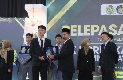 Wisudawan Terbaik di Pelepasan Kelas XII Tahun Pelajaran 2025/2026